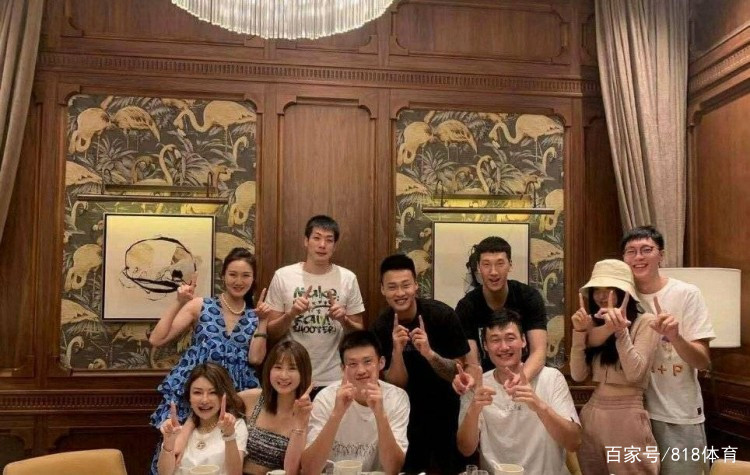 hth官网入口|
胡明轩有女朋侪了!周鹏生日宴请队友及眷属,小胡搂着漂亮女友亮相(图2) hth官网入口|
胡明轩有女朋侪了!周鹏生日宴请队友及眷属,小胡搂着漂亮女友亮相(图2)