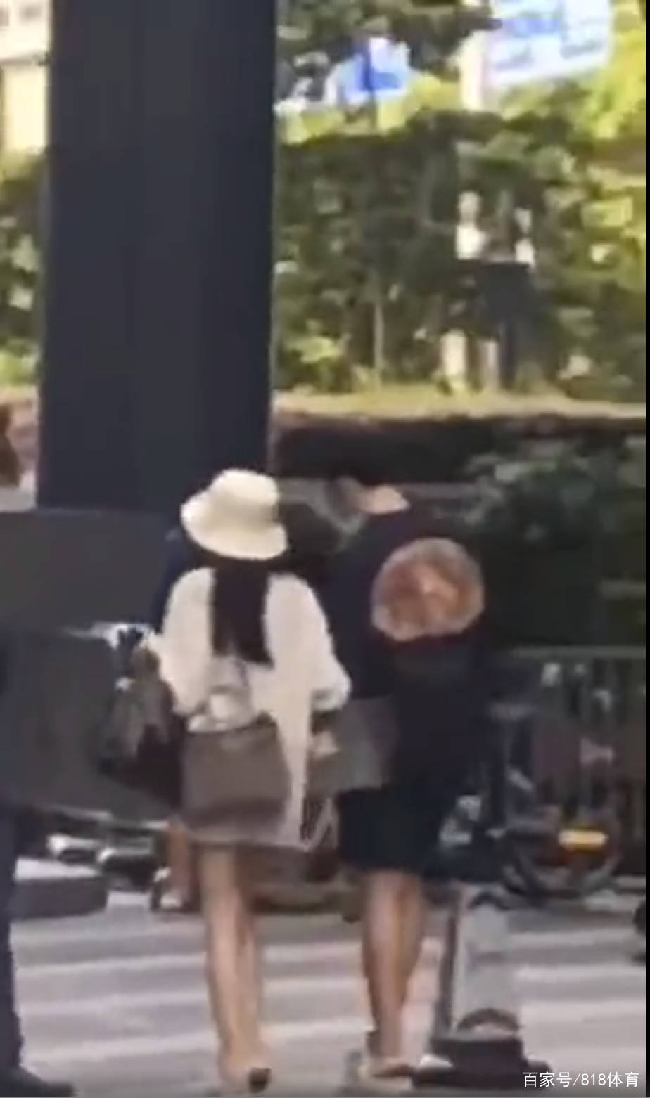 hth官网入口|
胡明轩有女朋侪了!周鹏生日宴请队友及眷属,小胡搂着漂亮女友亮相(图5) hth官网入口|
胡明轩有女朋侪了!周鹏生日宴请队友及眷属,小胡搂着漂亮女友亮相(图5)