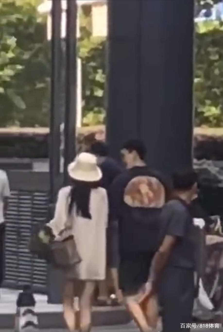 hth官网入口|
胡明轩有女朋侪了!周鹏生日宴请队友及眷属,小胡搂着漂亮女友亮相(图7) hth官网入口|
胡明轩有女朋侪了!周鹏生日宴请队友及眷属,小胡搂着漂亮女友亮相(图7)