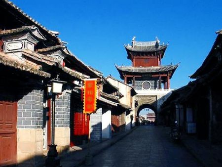 hth官网入口:发现《如懿传》里四阿哥这个小动作了吗,甜甜的,很矜持(图1) hth官网入口