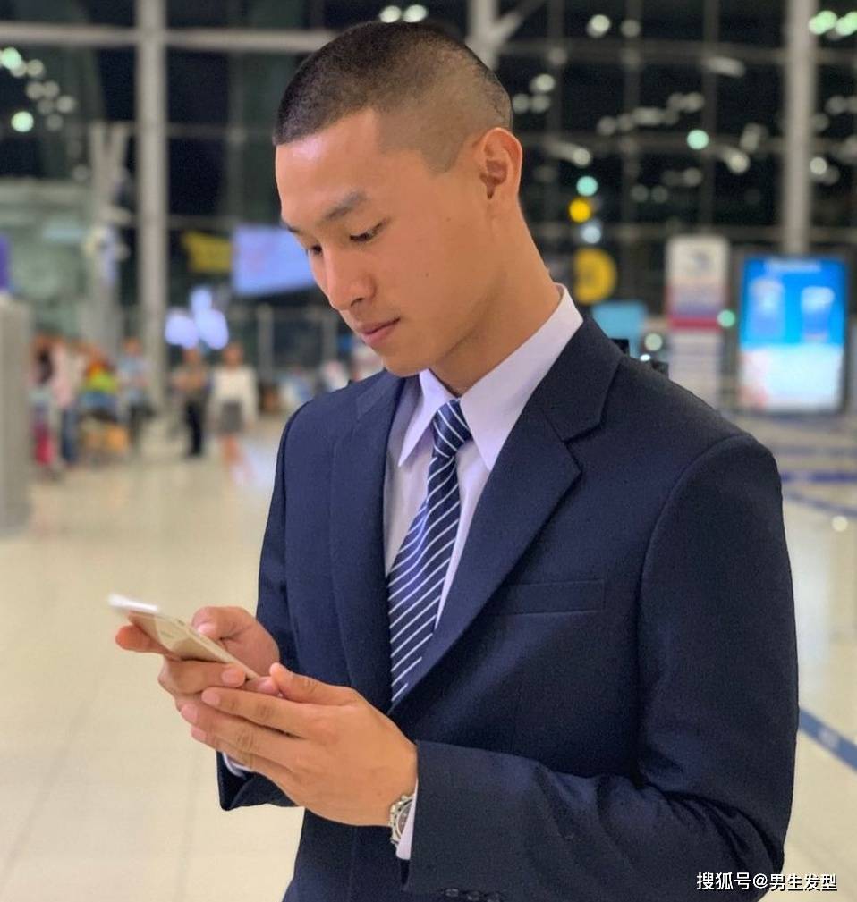 ‘hth官网入口’
男生“短发”不要乱剪 4款清爽帅气发型值得实验 不帅你打我(图9) ‘hth官网入口’
男生“短发”不要乱剪 4款清爽帅气发型值得实验 不帅你打我(图9)