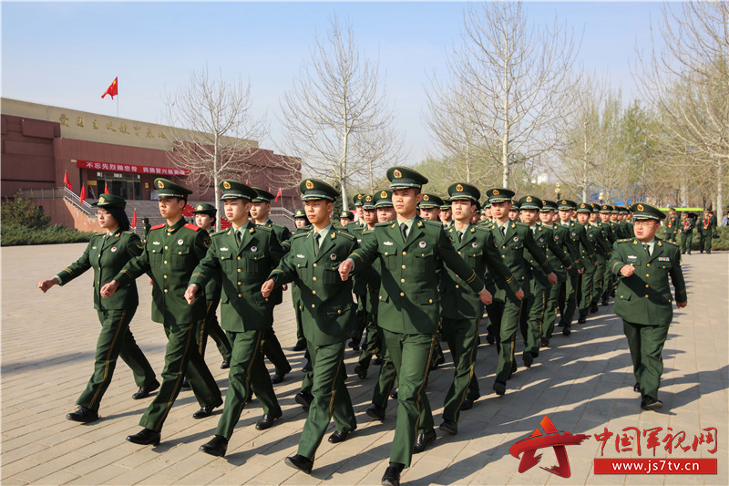 hth官网入口:
2020年盛行的女生短发发型 第四款百搭又飒(图8) 华体会体育hth官方网站