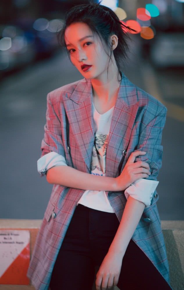 hth官网入口|
李沁把鞋带绑在脚上 不意时髦有个性 还展现出“木料腿”!(图4) hth官网入口|
李沁把鞋带绑在脚上 不意时髦有个性 还展现出“木料腿”!(图4)