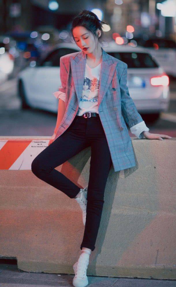 hth官网入口|
李沁把鞋带绑在脚上 不意时髦有个性 还展现出“木料腿”!(图5) hth官网入口|
李沁把鞋带绑在脚上 不意时髦有个性 还展现出“木料腿”!(图5)