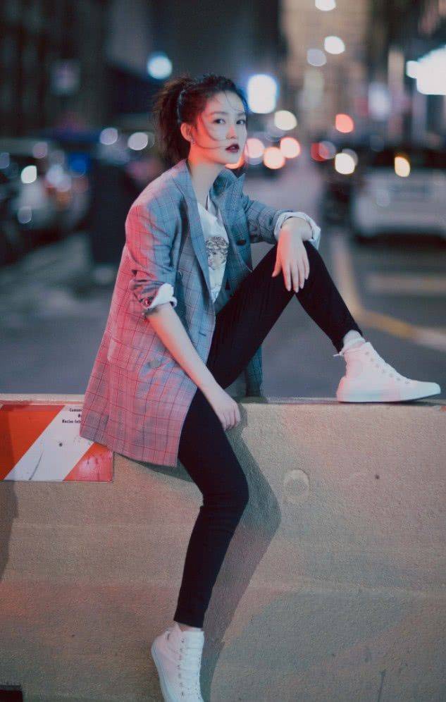 hth官网入口|
李沁把鞋带绑在脚上 不意时髦有个性 还展现出“木料腿”!(图7) hth官网入口|
李沁把鞋带绑在脚上 不意时髦有个性 还展现出“木料腿”!(图7)