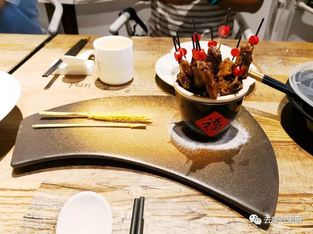 “华体会体育hth官方网站”《先热情地清扫吧》当洁癖老板尹均相遇上邋遢女金裕贞(图2) hth官网入口