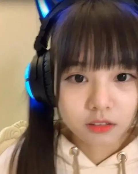 拥抱春天共守“绿色”——灵宝市实验小学爱绿护绿“红领巾”在行动‘华体会体育hth官方网站’(图2) hth官网入口