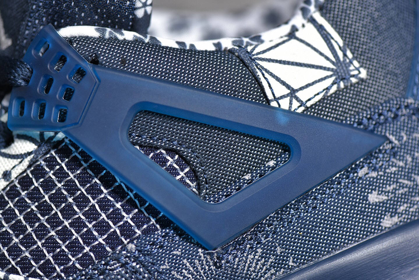 乔丹 Air Jordan 4 Retro Sashiko Deep Ocean 蓝白牛仔刺子绣篮球鞋|华体会体育hth官方网站(图19)
乔丹 Air Jordan 4 Retro Sashiko Deep Ocean 蓝白牛仔刺子绣篮球鞋|华体会体育hth官方网站(图19)