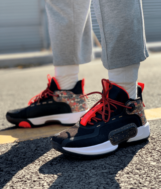 “华体会体育hth官方网站”
双版本另有隐藏彩蛋?!这个系列球鞋也是林书豪的战靴之一...(图12) “华体会体育hth官方网站”
双版本另有隐藏彩蛋?!这个系列球鞋也是林书豪的战靴之一...(图12)