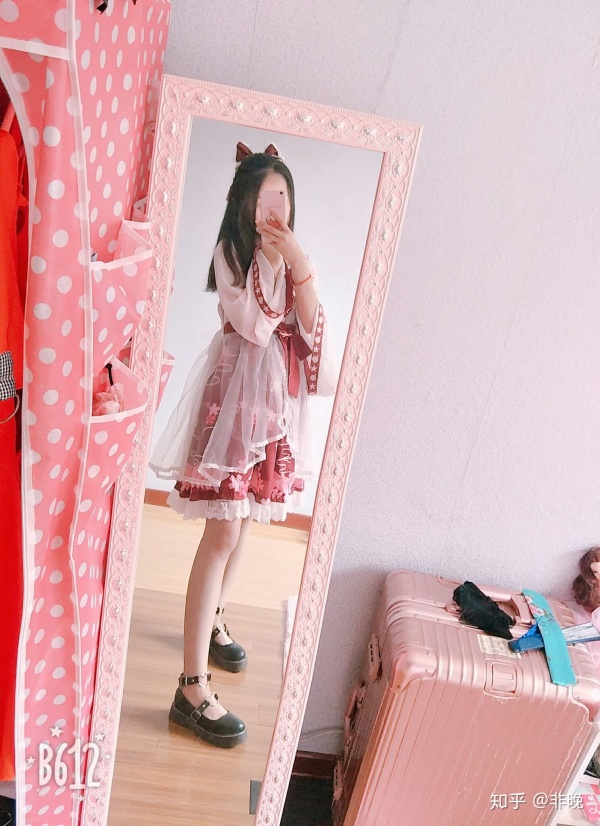 纸杯也能玩出花儿 这样的亲子互动游戏你试过吗?_华体会体育hth官方网站(图2) 华体会体育hth官方网站