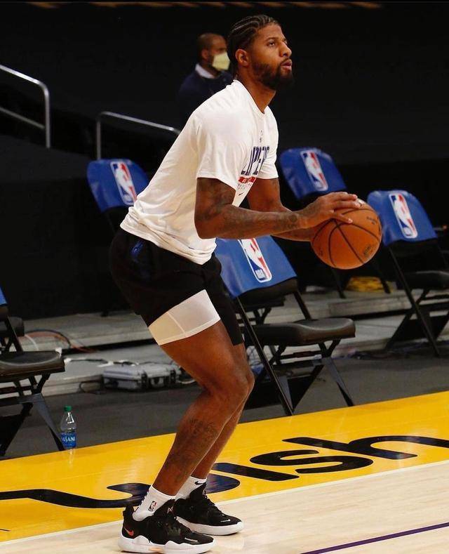 “华体会体育hth官方网站”
后卫篮球鞋PG5会鼓包吗 会影响脚感吗(图1) “华体会体育hth官方网站”
后卫篮球鞋PG5会鼓包吗 会影响脚感吗(图1)