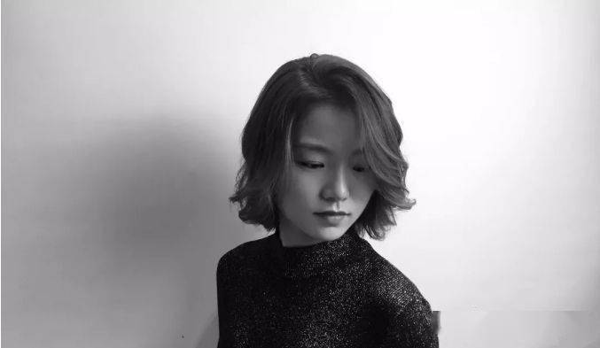 “华体会体育hth官方网站”
你的发型已过时 “齐下巴烫” 让你2020变美变时髦(图4)