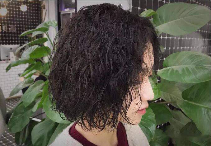 “华体会体育hth官方网站”
你的发型已过时 “齐下巴烫” 让你2020变美变时髦(图15)