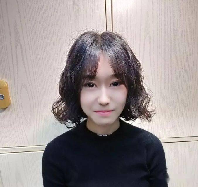 “华体会体育hth官方网站”
你的发型已过时 “齐下巴烫” 让你2020变美变时髦(图22)