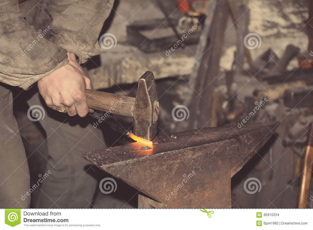 “hth官网入口”汝州三高组织召开“不忘初心、牢记使命”主题教育动员会议(图2) 华体会体育hth官方网站