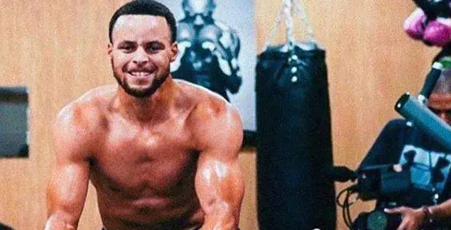 
NBA球星有瘦子？你认为的瘦子球星 全是肌肉男！|华体会体育hth官方网站(图3)