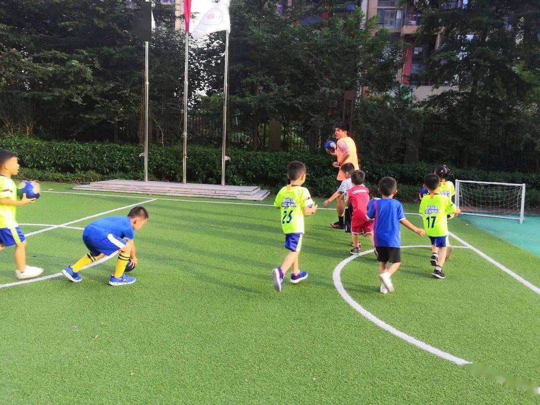 
小球星足球班正式开课啦！_华体会体育hth官方网站(图5)
