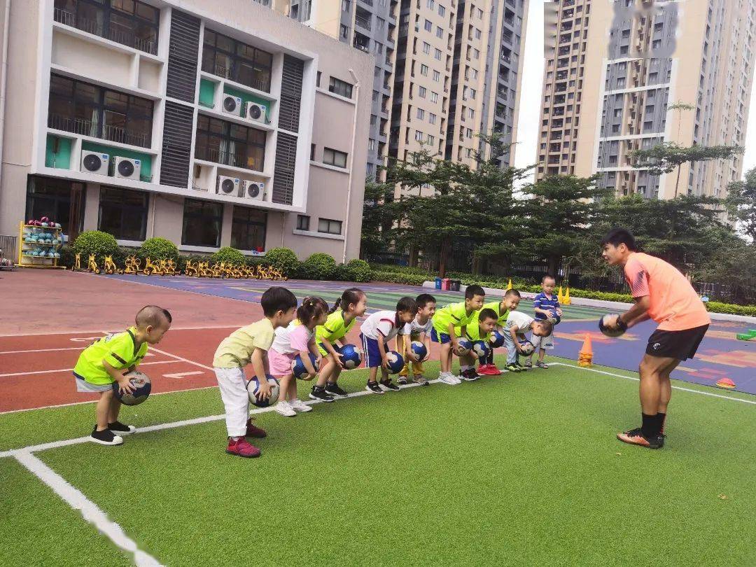 
小球星足球班正式开课啦！_华体会体育hth官方网站(图7)