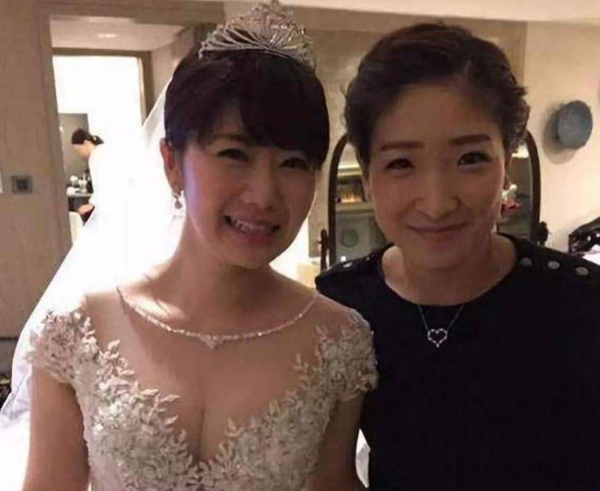 她是日本乒乓球女神 退役后身材二次发育 网友:真的很丰满_hth官网入口(图2)
她是日本乒乓球女神 退役后身材二次发育 网友:真的很丰满_hth官网入口(图2)