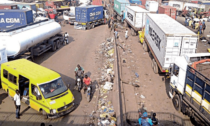‘华体会体育hth官方网站’尼日利亚最大港口严重拥堵 货物延误超过30天！(图2)
