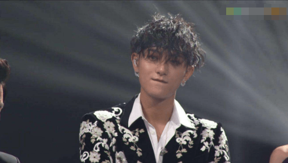 
明星出道后都是被包装过的 看完出道前的照片后 网友：我只服春哥-华体会体育hth官方网站(图5)