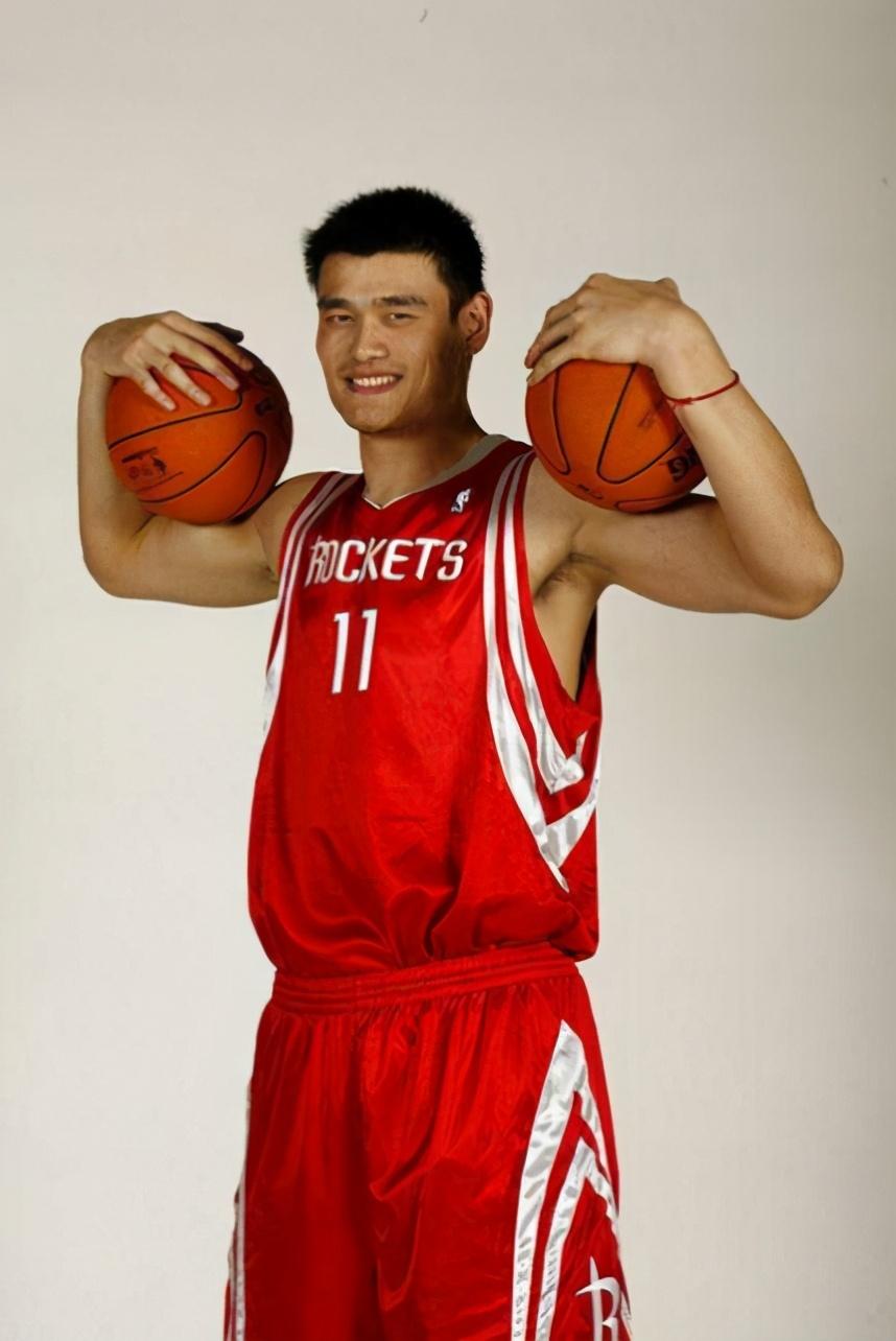 
NBA球星乌布雷 在肩膀纹了一个张译头像？真相很可笑也很暖！“hth官网入口”(图3)