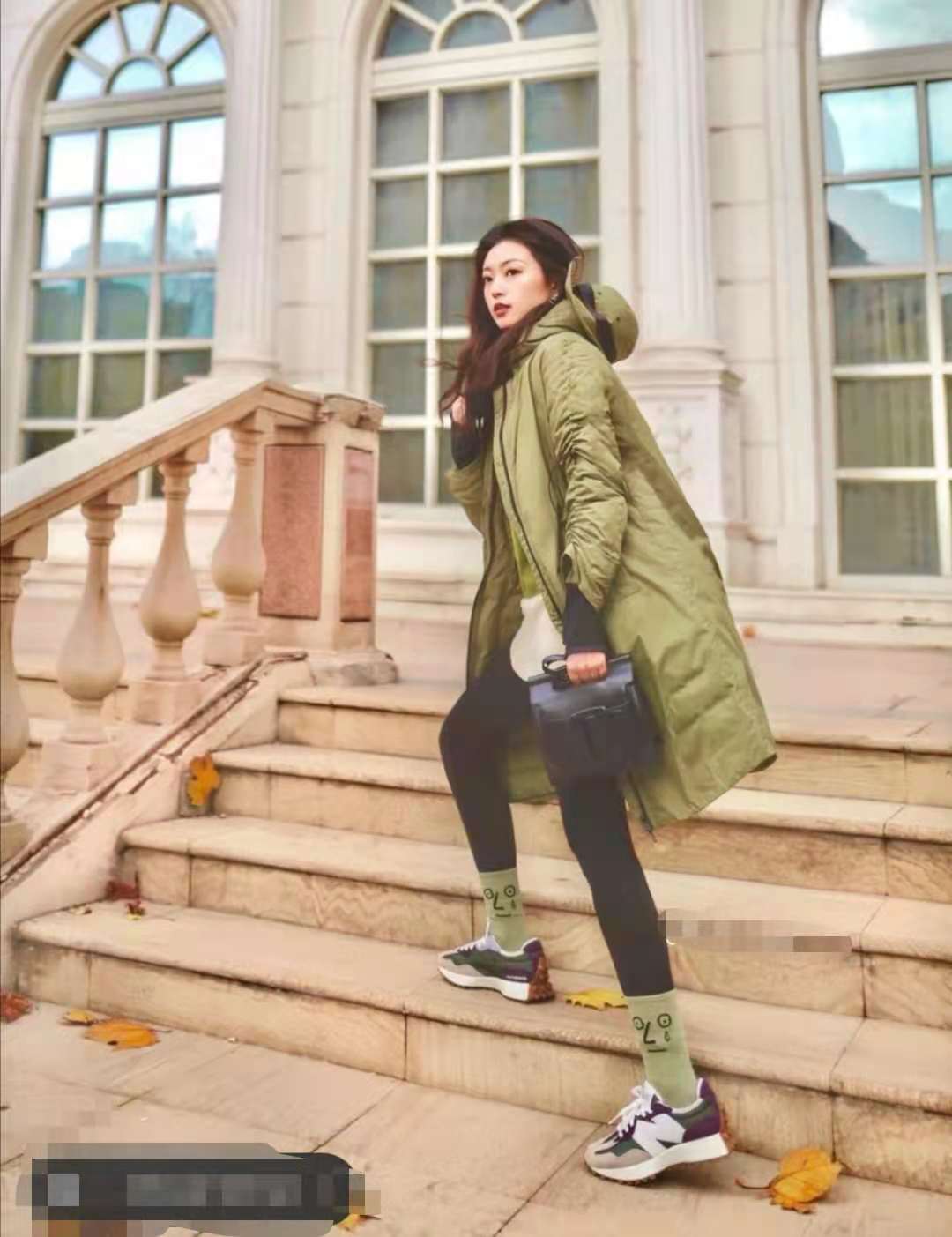 
长款羽绒服搭配什么裤子悦目_华体会体育hth官方网站(图6)