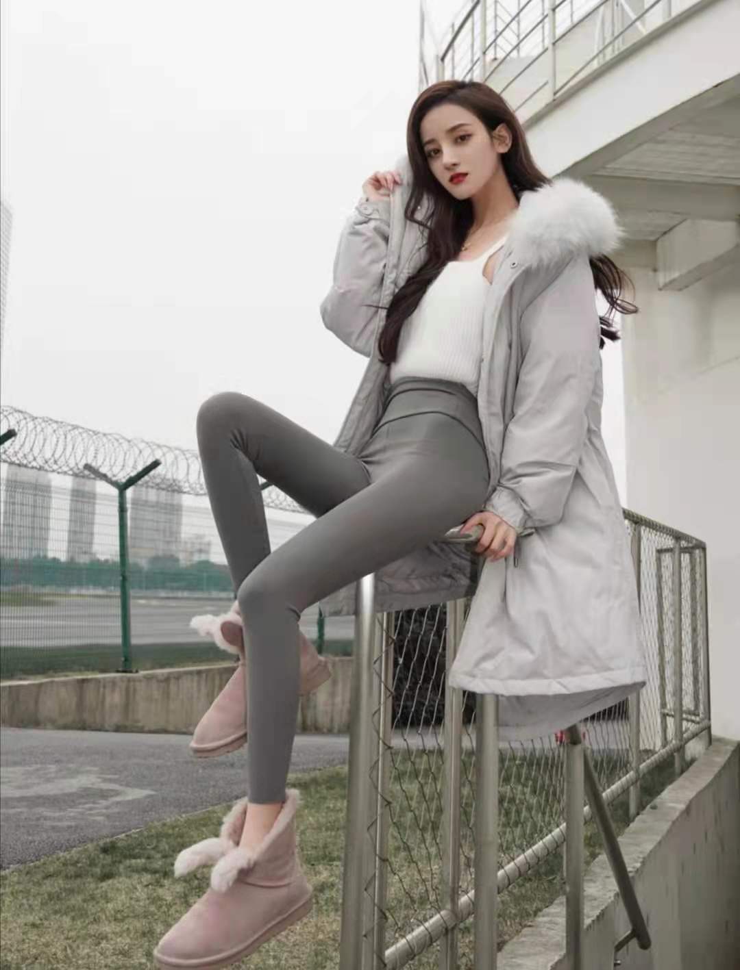 
长款羽绒服搭配什么裤子悦目_华体会体育hth官方网站(图10)