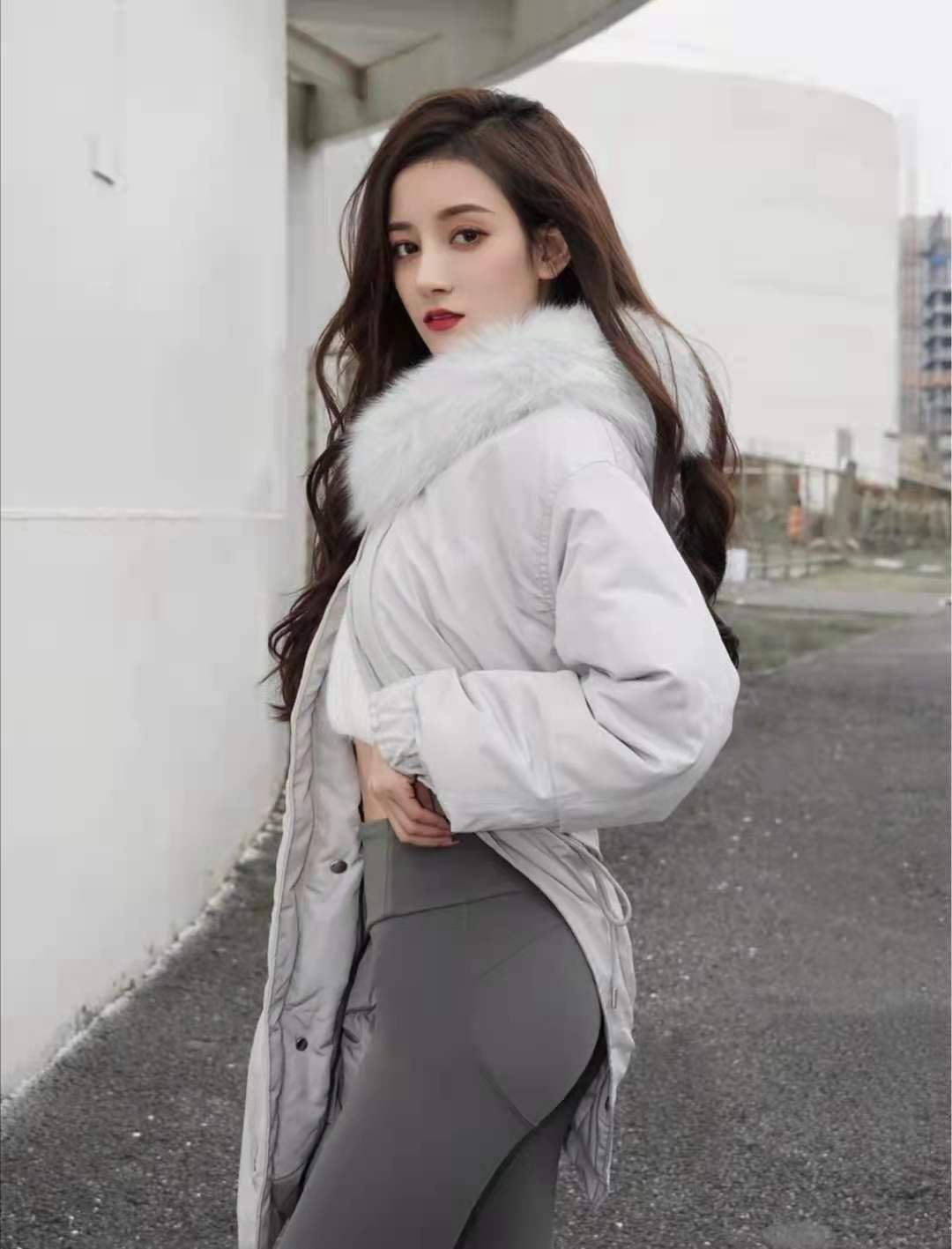 
长款羽绒服搭配什么裤子悦目_华体会体育hth官方网站(图11)